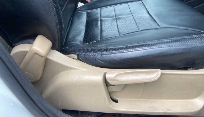 2015 Volkswagen Polo HIGHLINE1.2L, Petrol, Manual, 97,914 km, Driver Side Adjustment Panel