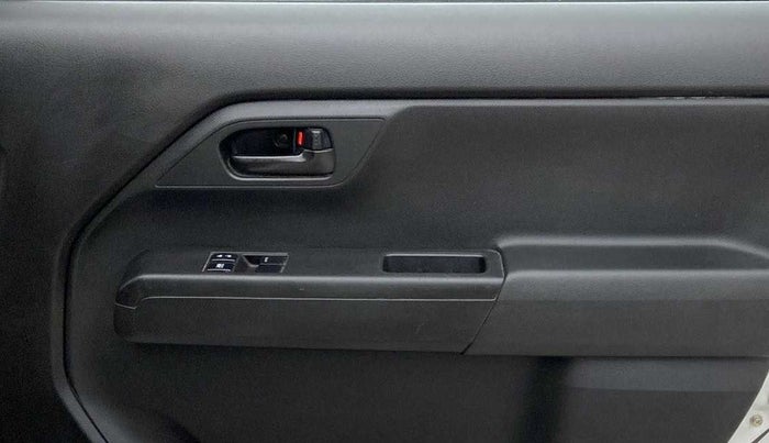 2020 Maruti New Wagon-R LXI 1.0, Petrol, Manual, 21,027 km, Driver Side Door Panels Control