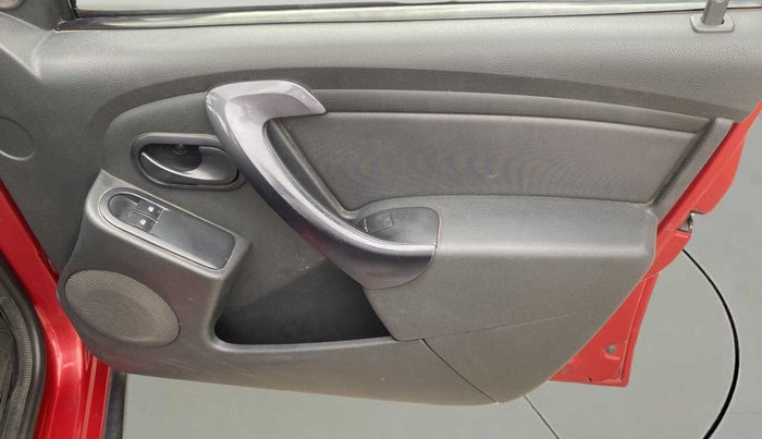 2014 Renault Duster 85 PS RXE DIESEL, Diesel, Manual, 90,956 km, Driver Side Door Panels Control