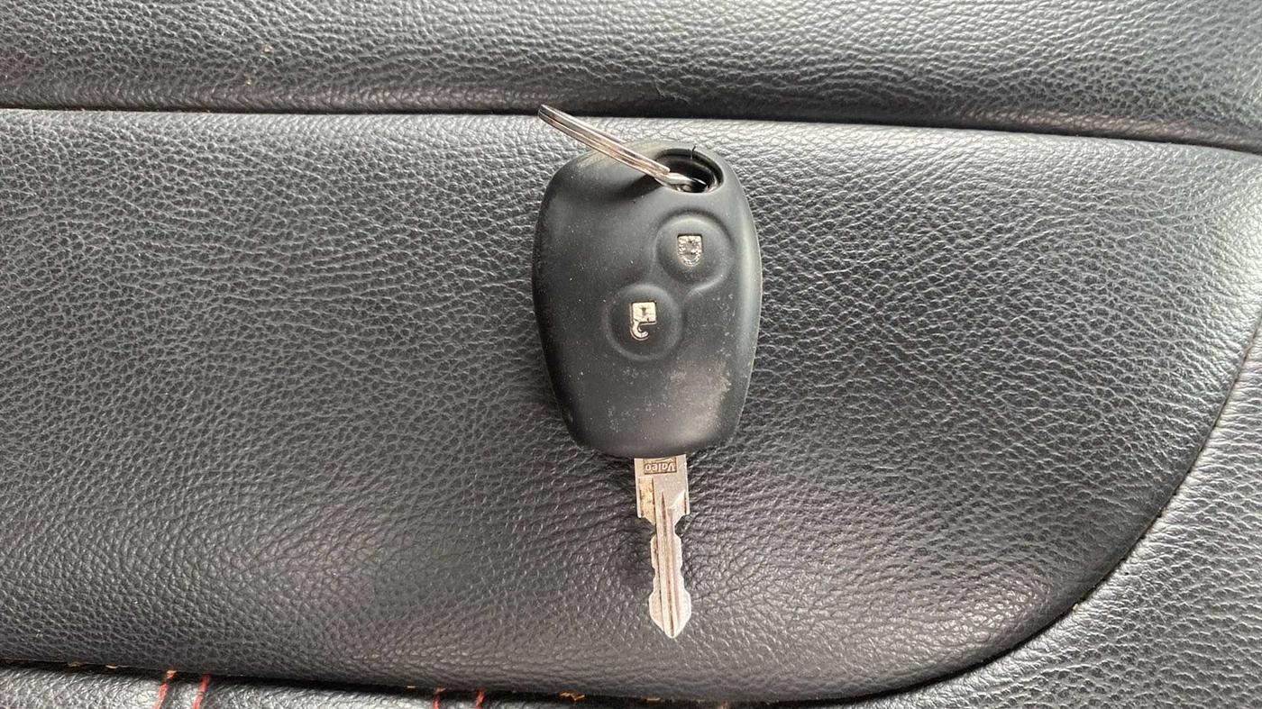 2014 Renault Duster 85 PS RXE DIESEL, Diesel, Manual, 90,956 km, Key Close Up