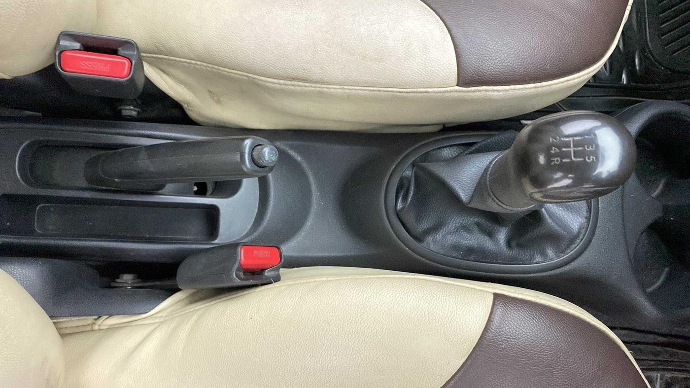 2018 Nissan Micra Active XV, Petrol, Manual, 97,246 km, Gear Lever