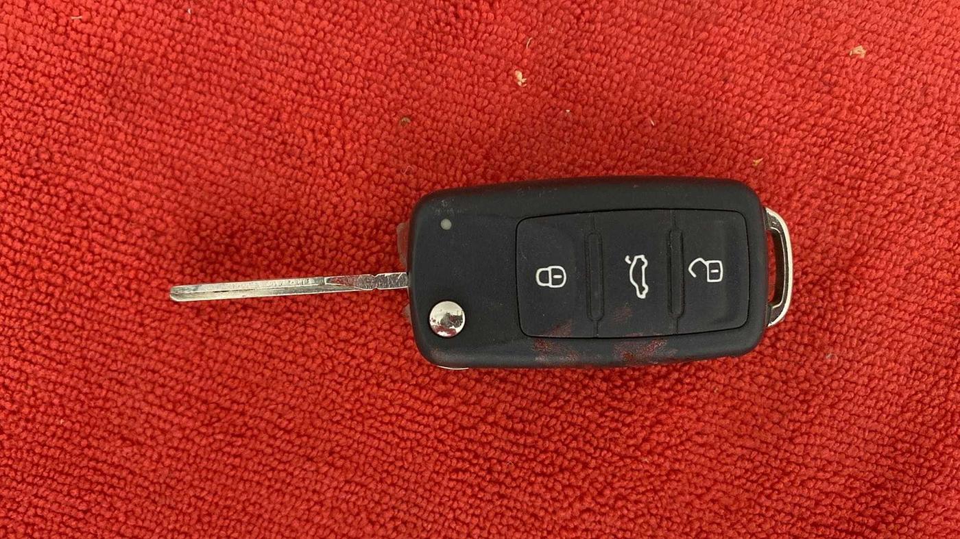 2018 Volkswagen Polo COMFORTLINE 1.2L, Petrol, Manual, 76,312 km, Key Close Up