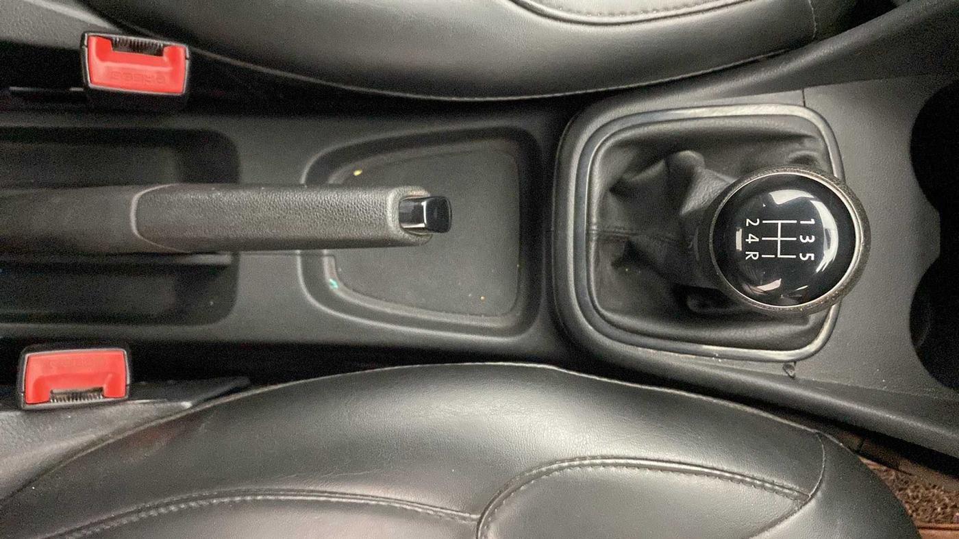 2018 Volkswagen Polo COMFORTLINE 1.2L, Petrol, Manual, 76,312 km, Gear Lever