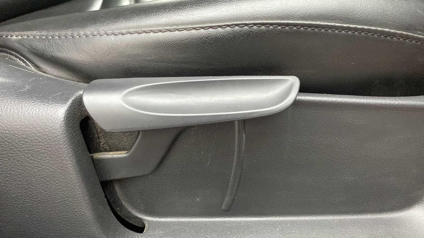 2018 Volkswagen Polo COMFORTLINE 1.2L, Petrol, Manual, 76,312 km, Driver Side Adjustment Panel