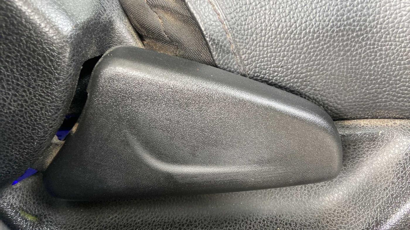 2020 Renault Kwid RXT 1.0 (O), Petrol, Manual, 55,845 km, Driver Side Adjustment Panel