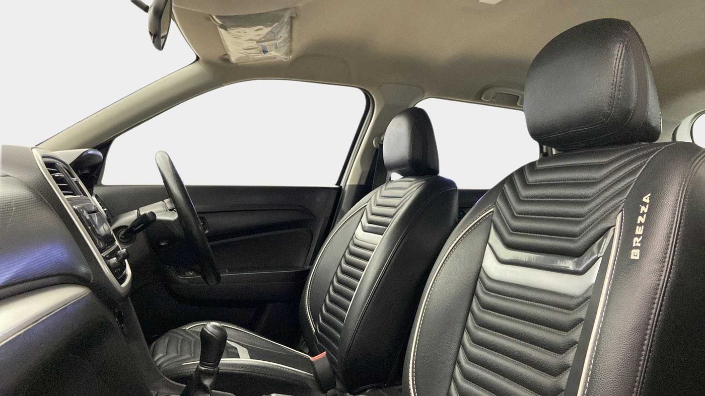 2021 Maruti Vitara Brezza LXI, Petrol, Manual, 47,897 km, Right Side Front Door Cabin