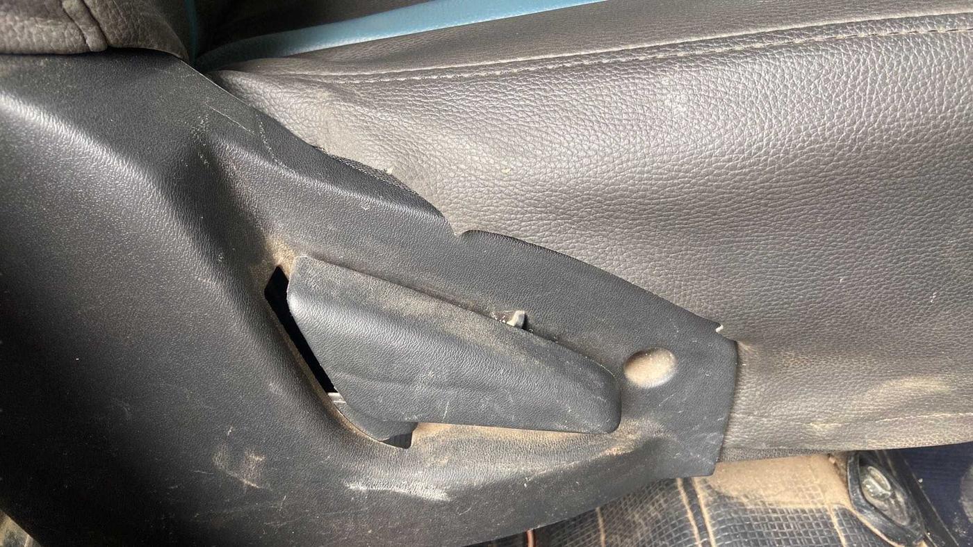 2018 Datsun Go Plus T, Petrol, Manual, 73,850 km, Driver Side Adjustment Panel