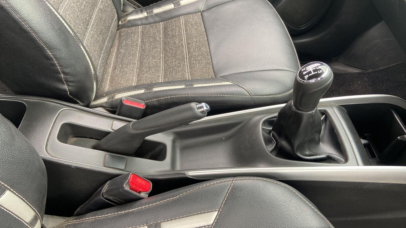 2016 Maruti Baleno DELTA PETROL 1.2, Petrol, Manual, 30,646 km, Gear Lever