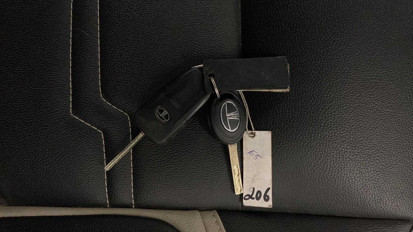 2020 Tata ALTROZ XE PETROL, Petrol, Manual, 61,103 km, Key Close Up
