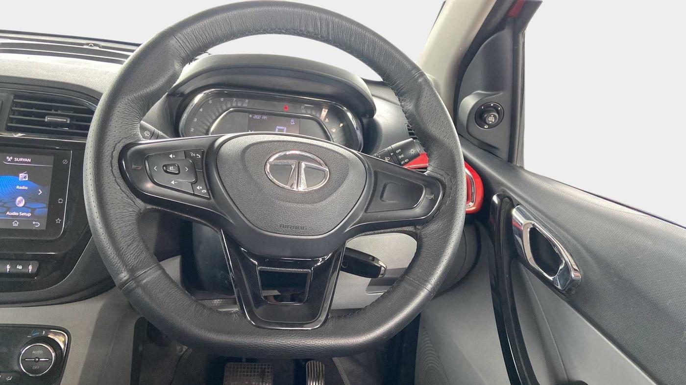 2020 Tata Tiago XZA PLUS DUAL TONE PETROL, Petrol, Automatic, 33,483 km, Steering Wheel Close Up
