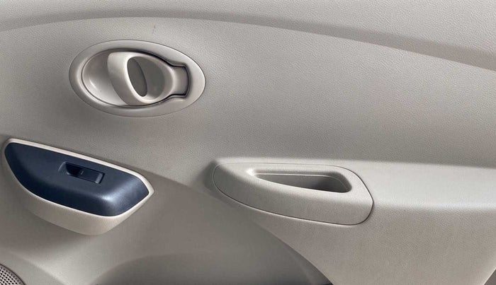 2017 Datsun Go T, Petrol, Manual, 35,091 km, Driver Side Door Panels Control