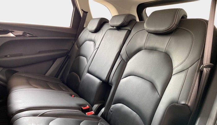 2020 MG HECTOR SHARP 1.5 DCT PETROL, Petrol, Automatic, 35,964 km, Right Side Rear Door Cabin