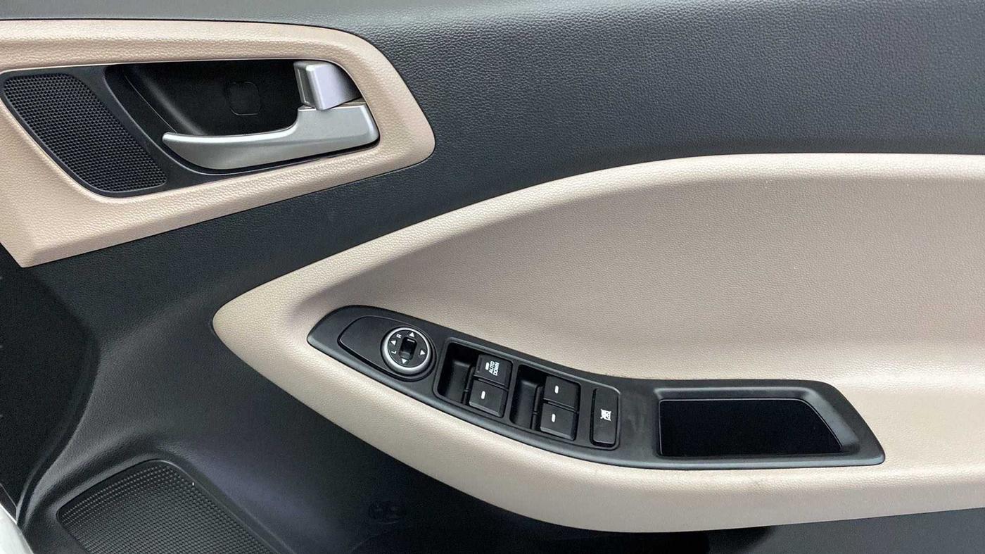 2019 Hyundai Elite i20 MAGNA PLUS 1.2, Petrol, Manual, 36,197 km, Driver Side Door Panels Control