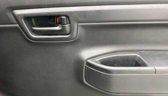 2021 Maruti S PRESSO VXI+, CNG, Manual, 26,875 km, Driver Side Door Panels Control