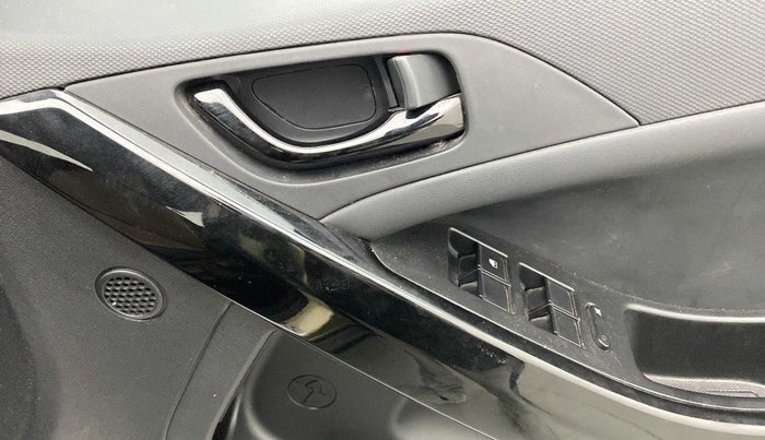 2022 Tata NEXON XZA PLUS (O) PETROL DUAL TONE, Petrol, Automatic, 24,629 km, Driver Side Door Panels Control