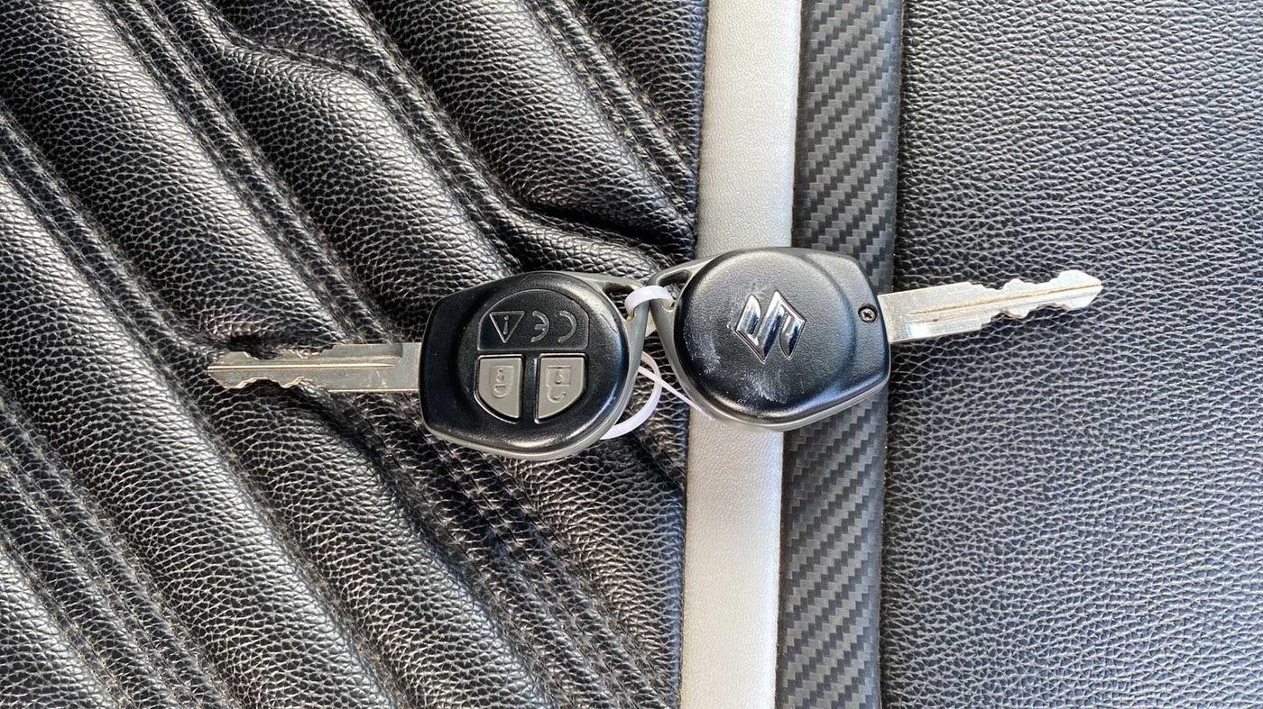 2018 Maruti Swift VXI AMT, Petrol, Automatic, 1,861 km, Key Close Up