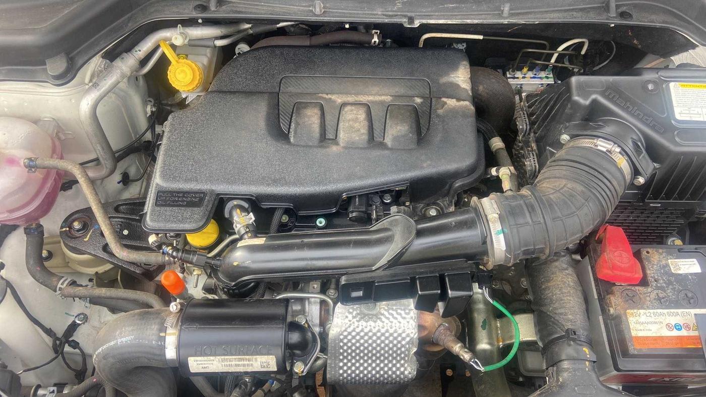2021 Mahindra XUV300 W6 1.2 PETROL AMT, Petrol, Automatic, 7,897 km, Open Bonet