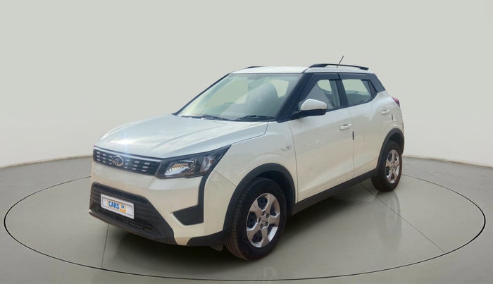 2021 Mahindra XUV300 W6 1.2 PETROL AMT, Petrol, Automatic, 7,897 km, Left Front Diagonal