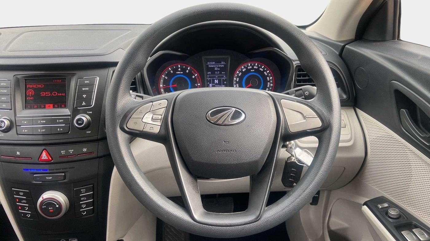 2021 Mahindra XUV300 W6 1.2 PETROL AMT, Petrol, Automatic, 7,897 km, Steering Wheel Close Up