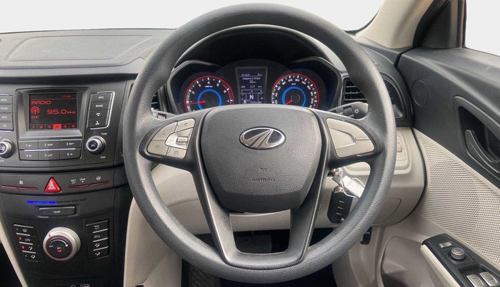 2021 Mahindra XUV300 W6 1.2 PETROL AMT, Petrol, Automatic, 7,897 km, Steering Wheel Close Up