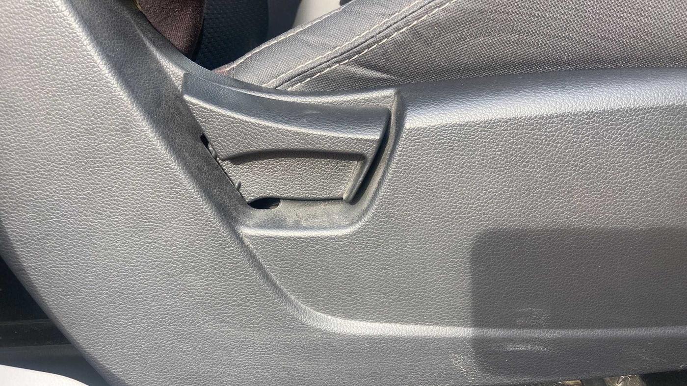 2021 Mahindra XUV300 W6 1.2 PETROL AMT, Petrol, Automatic, 7,897 km, Driver Side Adjustment Panel