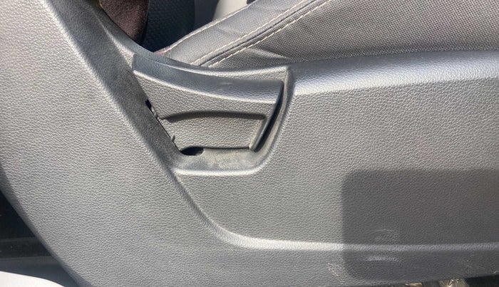 2021 Mahindra XUV300 W6 1.2 PETROL AMT, Petrol, Automatic, 7,897 km, Driver Side Adjustment Panel
