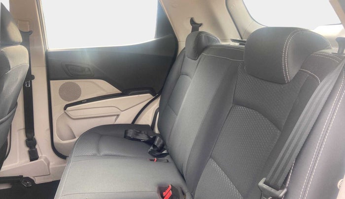 2021 Mahindra XUV300 W6 1.2 PETROL AMT, Petrol, Automatic, 7,897 km, Right Side Rear Door Cabin