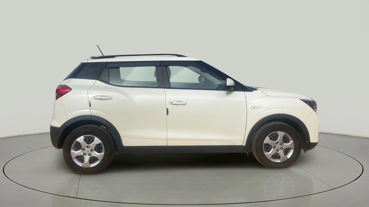 2021 Mahindra XUV300 W6 1.2 PETROL AMT, Petrol, Automatic, 7,897 km, Right Side View