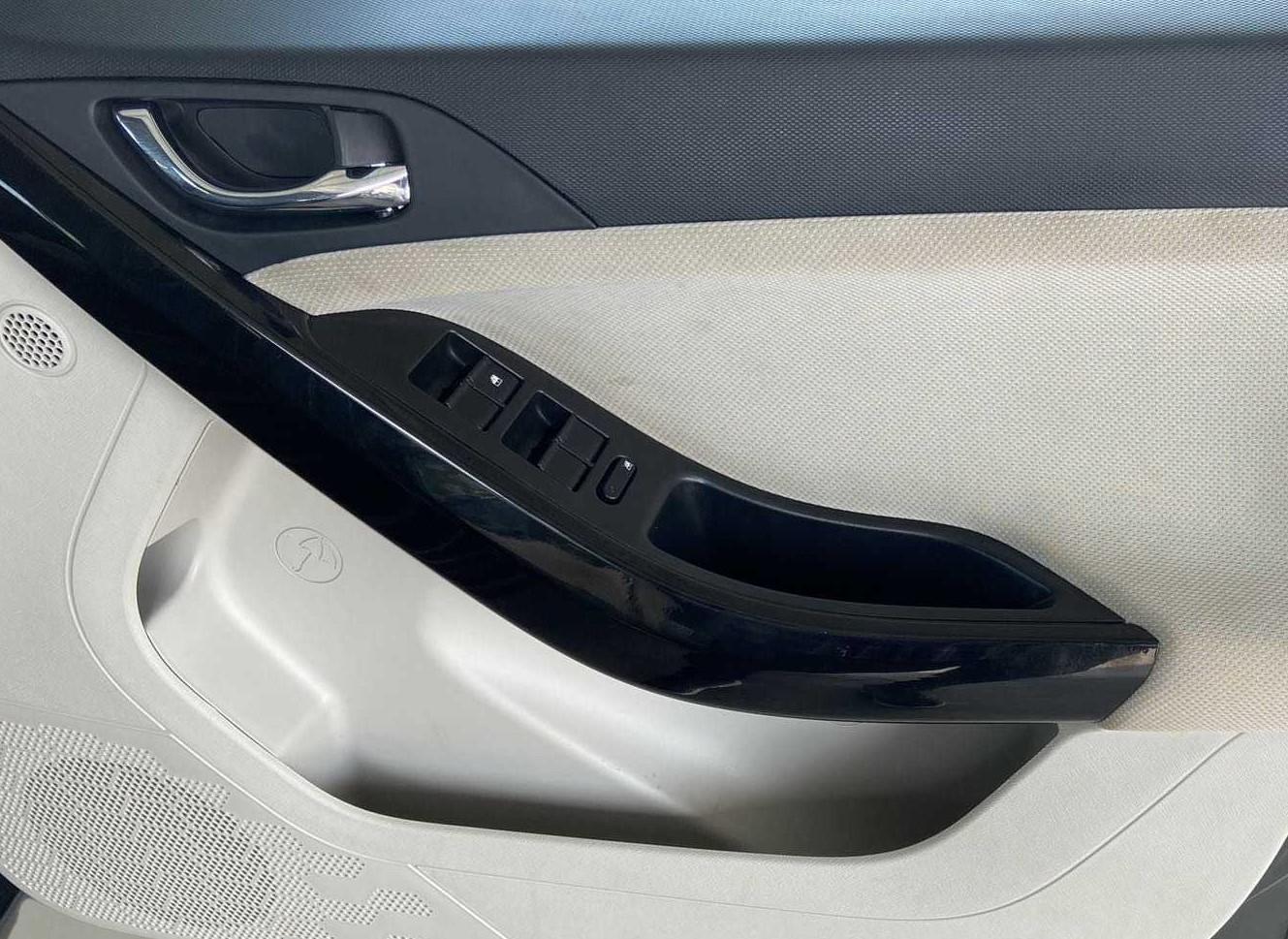 2023 Tata NEXON XZ PLUS DIESEL SUNROOF, Diesel, Manual, 21,181 km, Driver Side Door Panels Control
