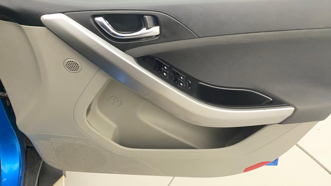 2018 Tata NEXON XZ PLUS DIESEL, Diesel, Manual, 51,869 km, Driver Side Door Panels Control