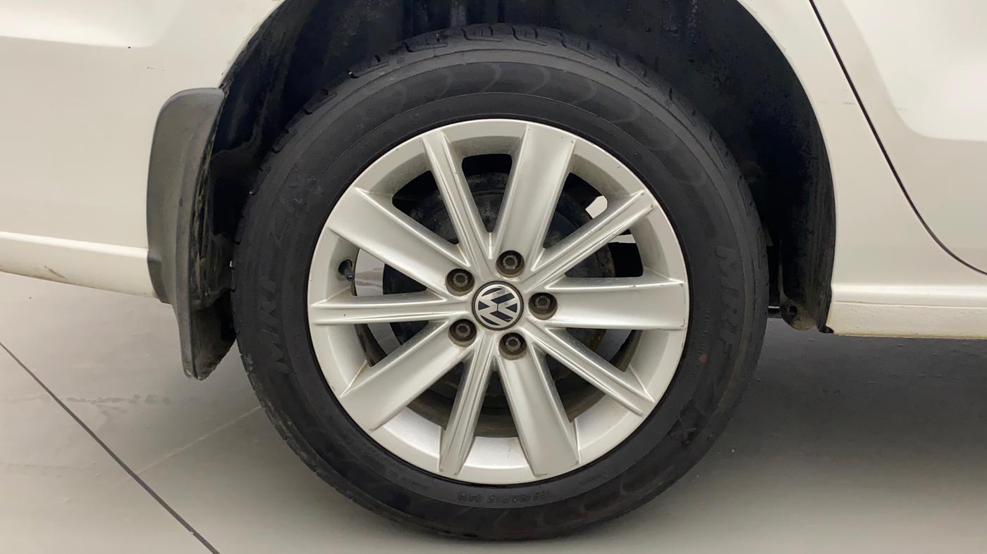 2016 Volkswagen Vento HIGHLINE PETROL AT, Petrol, Automatic, 71,277 km, Right Rear Wheel