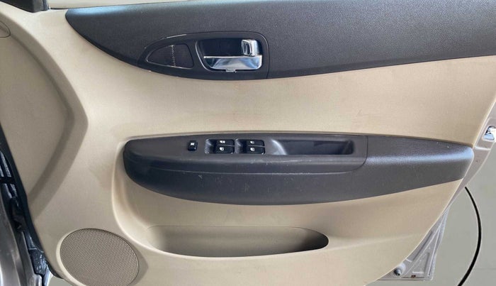 2012 Hyundai i20 MAGNA 1.2, Petrol, Manual, 51,560 km, Driver Side Door Panels Control
