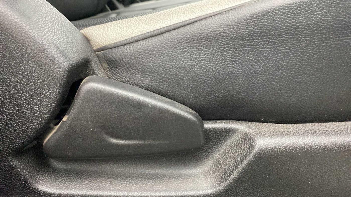 2020 Renault Kwid CLIMBER 1.0 AMT (O), Petrol, Automatic, 18,513 km, Driver Side Adjustment Panel