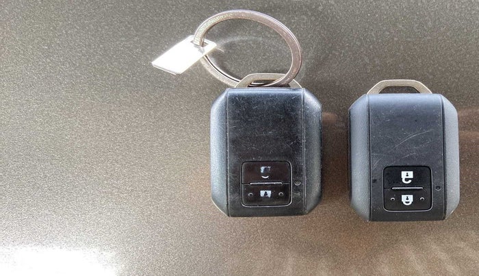 2019 Maruti Baleno ZETA PETROL 1.2, Petrol, Manual, 56,641 km, Key Close Up