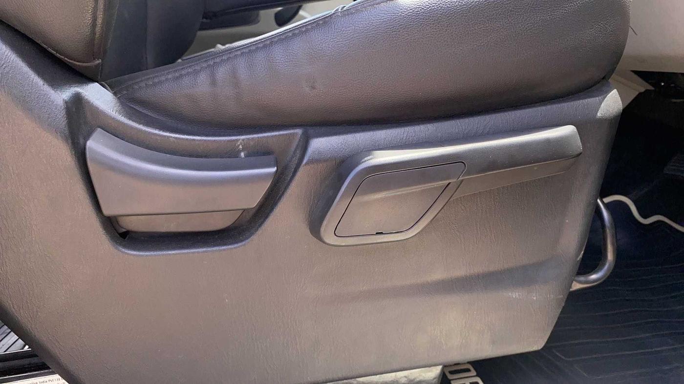 2021 Mahindra Scorpio S11 2WD, Diesel, Manual, 53,568 km, Driver Side Adjustment Panel