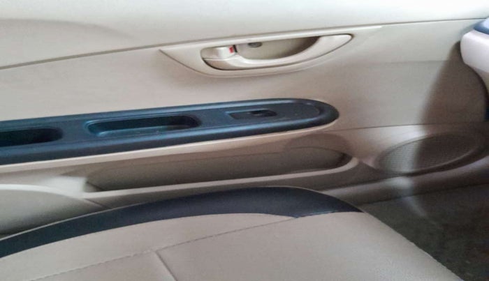 2016 Honda Amaze 1.2L I-VTEC S, Petrol, Manual, 69,821 km, Left front window switch / handle - Power window makes minor noise