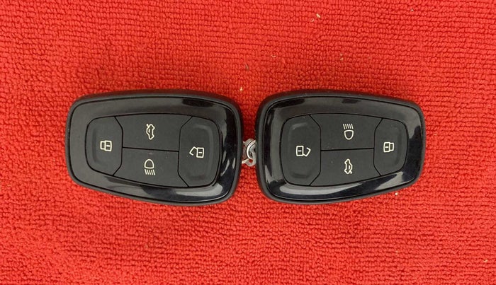 2022 Tata PUNCH ACCOMPLISHED MT, Petrol, Manual, 27,618 km, Key Close Up
