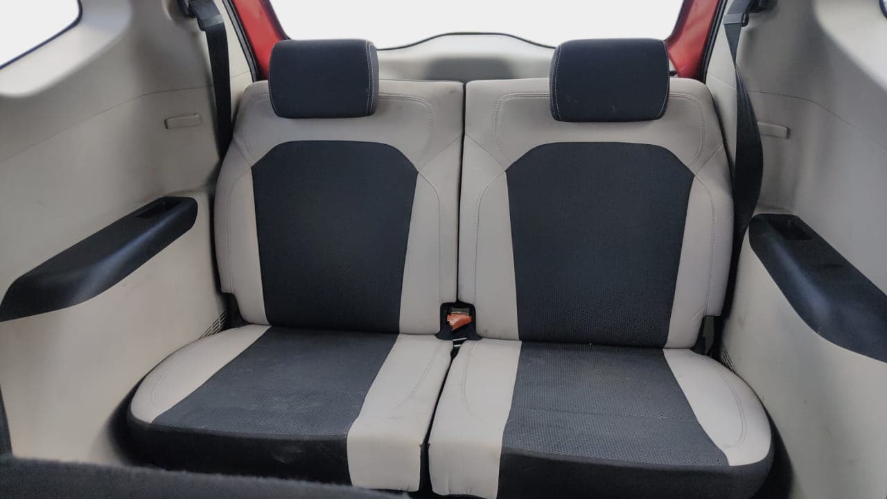 2020 Renault TRIBER RXT, Petrol, Manual, 32,288 km, Third Seat Row ( optional )