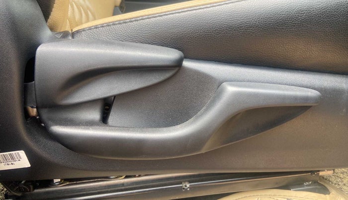 2021 Toyota Innova Crysta 2.4 GX AT 8 STR, Diesel, Automatic, 13,890 km, Driver Side Adjustment Panel