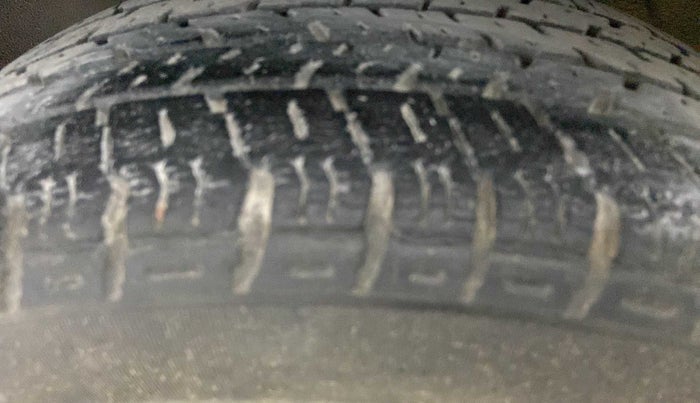 2017 Maruti Alto K10 VXI, Petrol, Manual, 69,348 km, Left front tyre - Minor crack
