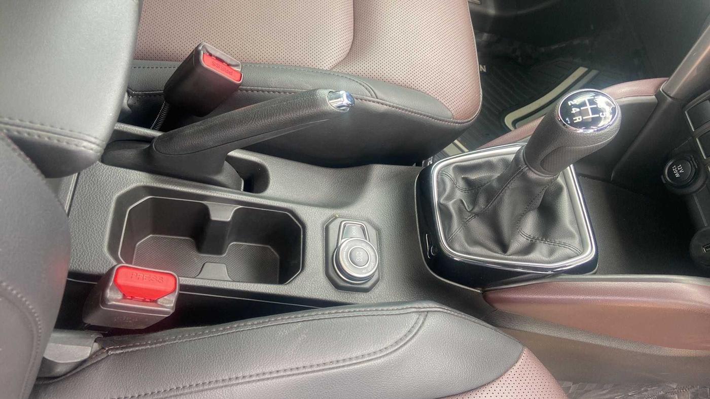2022 Maruti Grand Vitara ALPHA SMART HYBRID ALLGRIP, Petrol, Manual, 14,358 km, Gear Lever