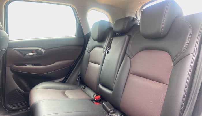 2022 Maruti Grand Vitara ALPHA SMART HYBRID ALLGRIP, Petrol, Manual, 14,358 km, Right Side Rear Door Cabin