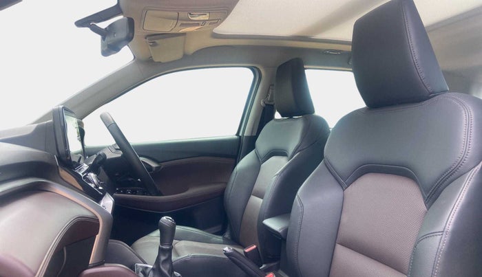 2022 Maruti Grand Vitara ALPHA SMART HYBRID ALLGRIP, Petrol, Manual, 14,358 km, Right Side Front Door Cabin