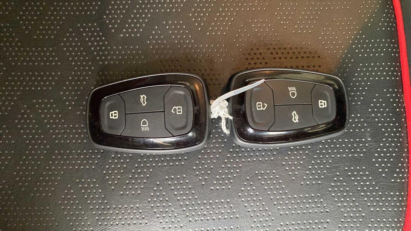 2022 Tata PUNCH ACCOMPLISHED MT, Petrol, Manual, 4,873 km, Key Close Up
