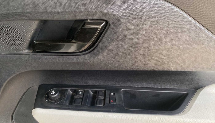 2022 Tata PUNCH ACCOMPLISHED MT, Petrol, Manual, 4,873 km, Driver Side Door Panels Control