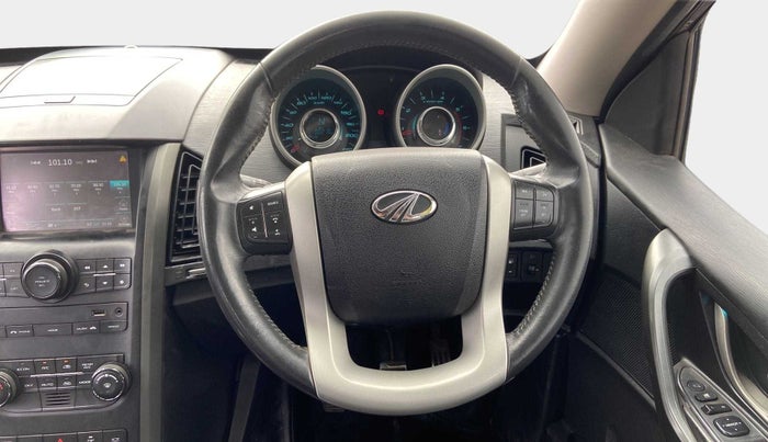 2018 Mahindra XUV500 W10, Diesel, Manual, 90,195 km, Steering Wheel Close Up