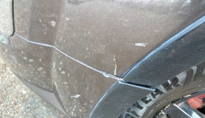 2018 Mahindra XUV500 W10, Diesel, Manual, 90,195 km, Left fender - Paint has minor damage