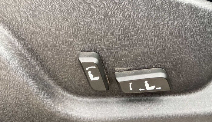 2018 Mahindra XUV500 W10, Diesel, Manual, 90,195 km, Driver Side Adjustment Panel