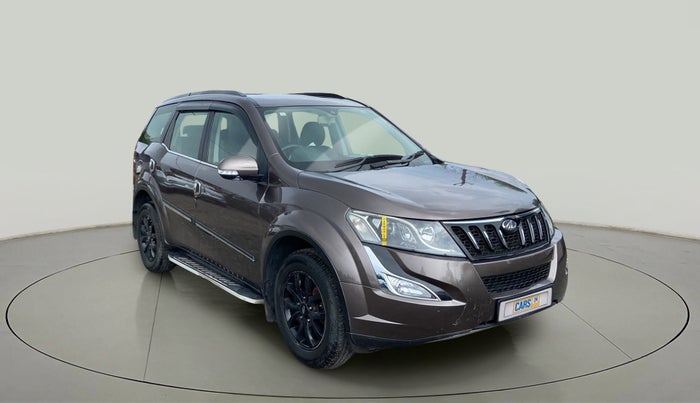 2018 Mahindra XUV500 W10, Diesel, Manual, 90,195 km, Right Front Diagonal