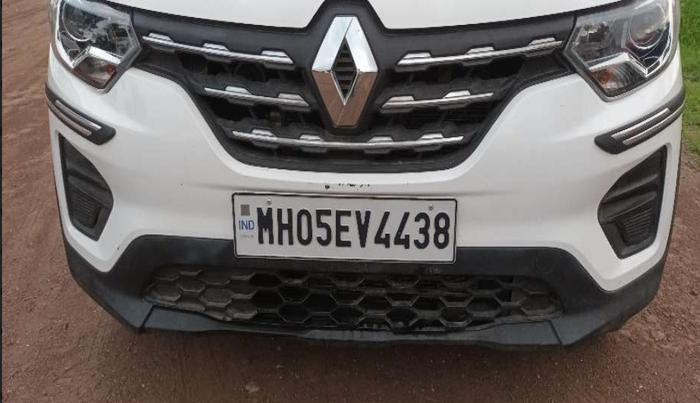 2022 Renault TRIBER RXL MT, Petrol, Manual, 8,402 km, Front bumper - Minor scratches